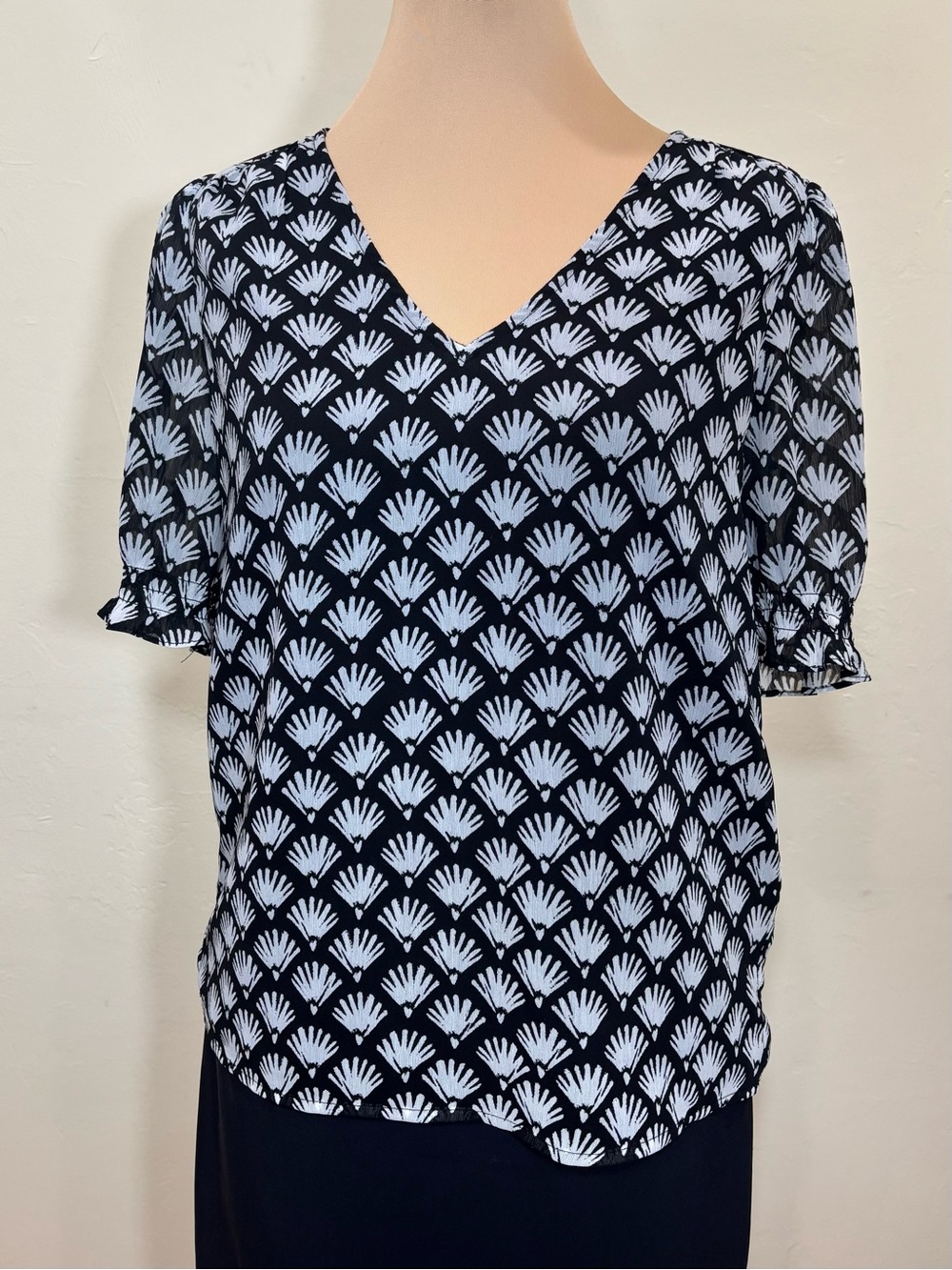 J. Crew Factory Puff Sleeve Blouse with Shell Pattern, Black & White, Size XXS